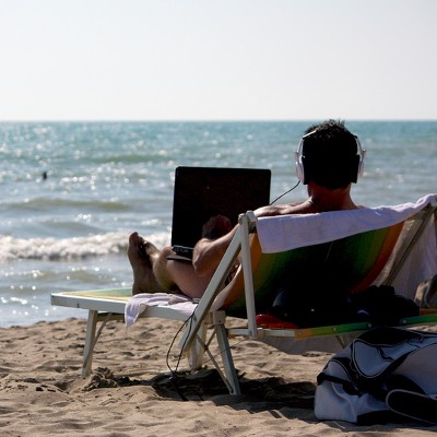Is Unplugging From Technology a Good Idea While On Vacation?